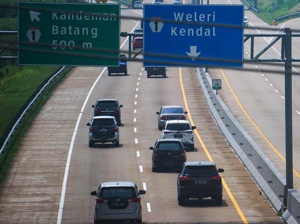 Heboh! Bocah-Bocah Setop Mobil di Tol Batang-Semarang, Bikin Panik Pengendara
