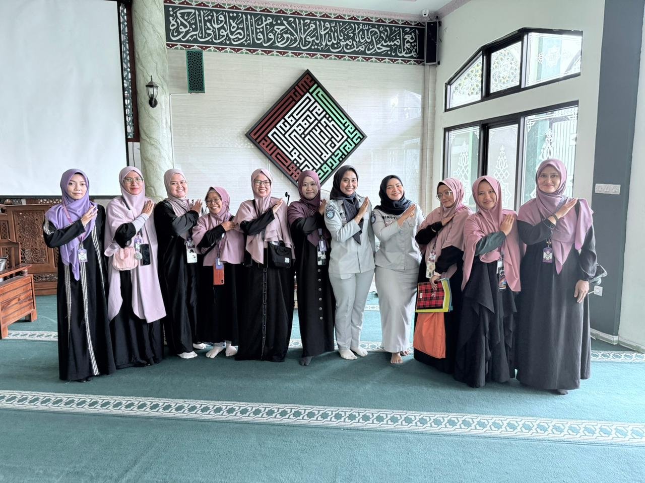 Jasa Raharja Jawa Barat  Kampanyekan Keselamatan Berkendara pada Tabligh Akbar Parenting di Madrasah Ibtidaiyah Yanuri Cijerah, Cimahi