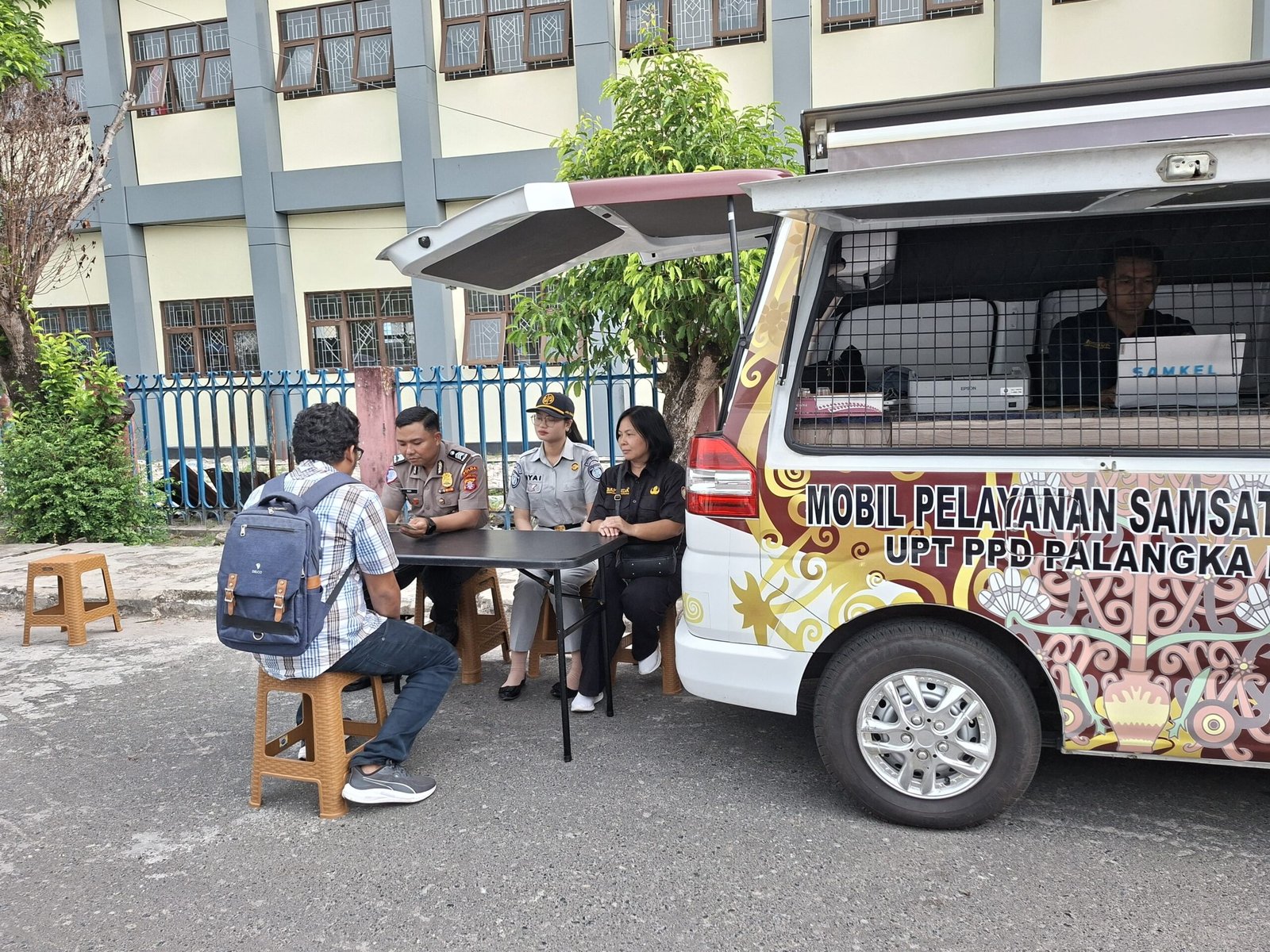 Samsat Keliling Ngabuburit Hadir di Pasar Ramadan, Permudah Masyarakat Kalteng Bayar Pajak Kendaraan