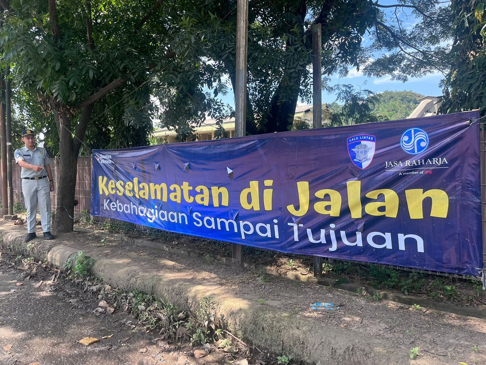 Jasa Raharja Wilayah Lampung Pasang 230 Spanduk Imbauan Keselamatan di Titik Rawan Laka Lantas