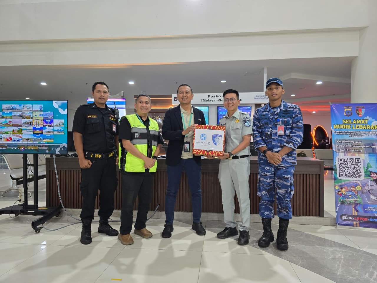 Jasa Raharja Kalsel Perkuat Koordinasi Melalui Aksi Simpatik di Sejumlah Posko Pengamanan Lebaran