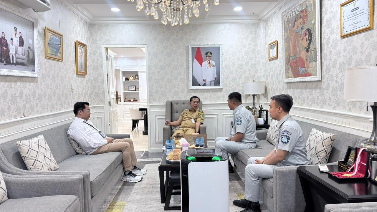 Dorong Kepatuhan Pajak, Tim Pembina Samsat Koordinasi dengan Bupati Karawang