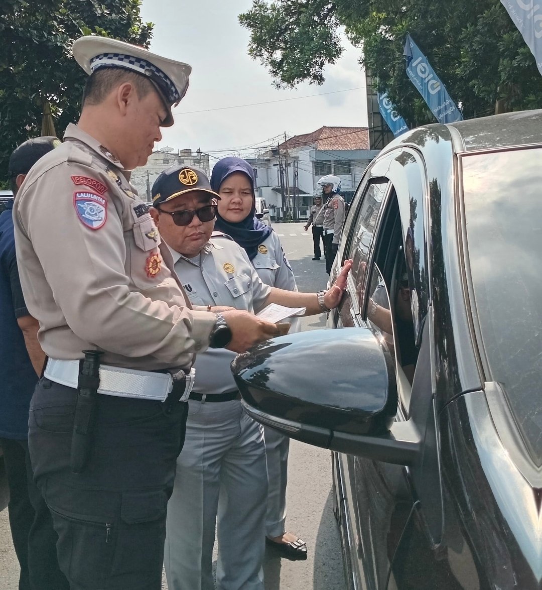 PT Jasa Raharja Bersama Tim Pembina Samsat Kota Tasikmalaya Gelar Operasi Gabungan di Kawasan Taman Kota KHZ Mustofa